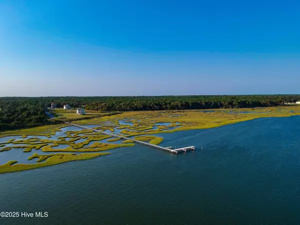 Hubert, NC 28539,306 Nicholas WAY