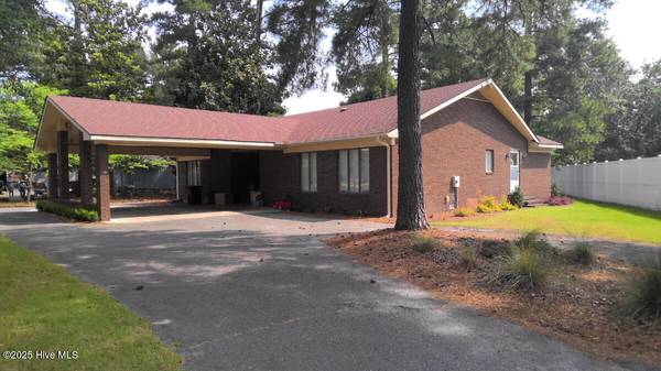 611 S Charles ST, La Grange, NC 28551