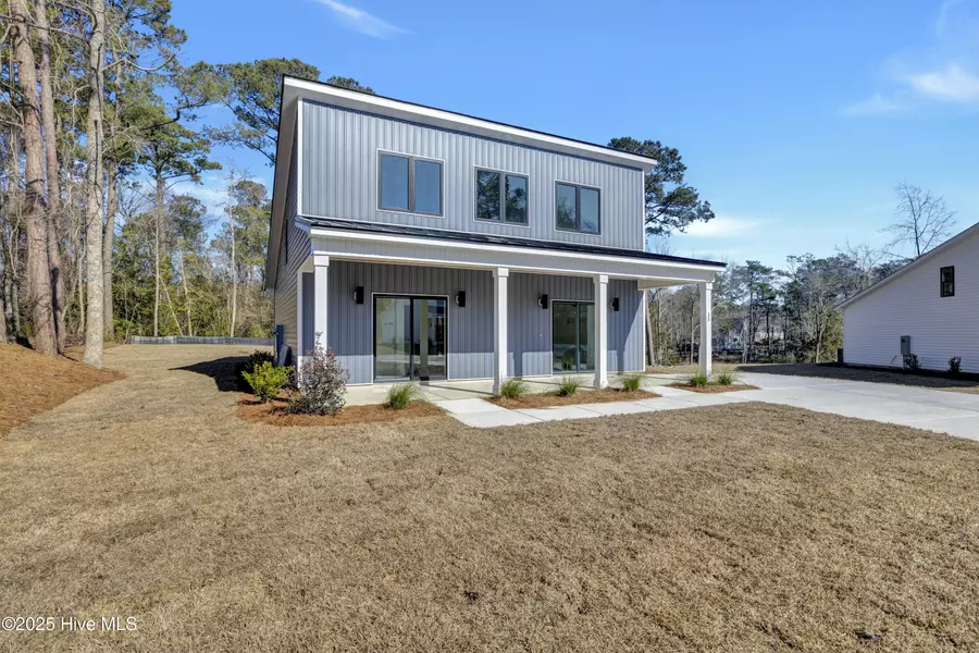 35 Tide Landing CT, Hampstead, NC 28443