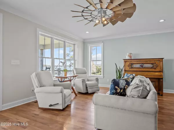 Harkers Island, NC 28531,130 Maxwell DR