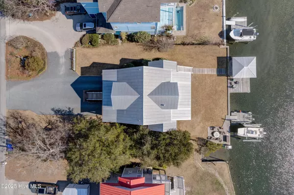 Surf City, NC 28445,320 Atkinson Point RD
