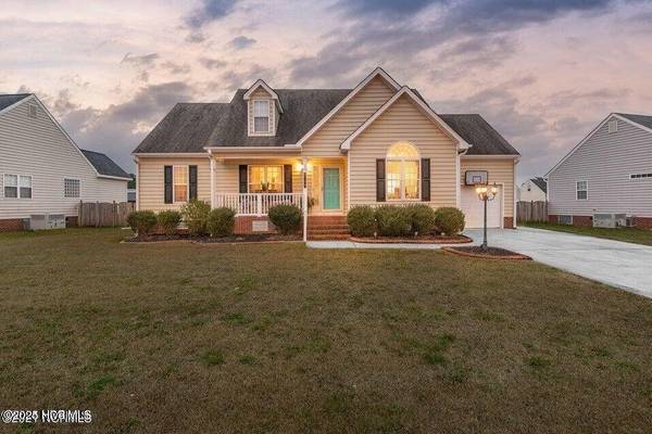 2704 N Chatham CT, Winterville, NC 28590