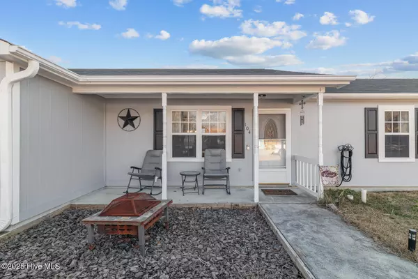 Hubert, NC 28539,104 Foxlair DR