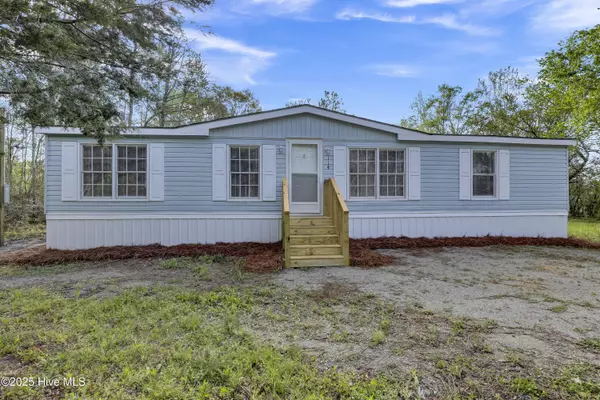 Hubert, NC 28539,114 Deer RD