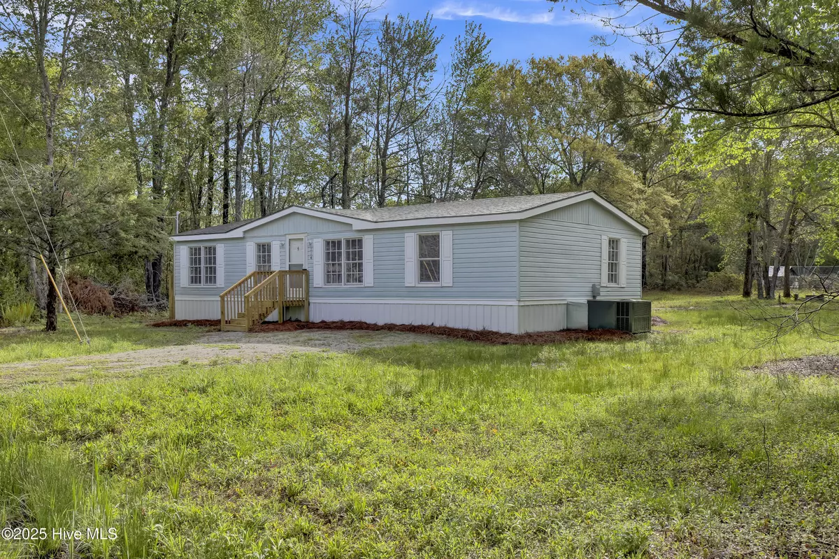 Hubert, NC 28539,114 Deer RD