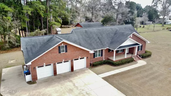 Lake Waccamaw, NC 28450,128 Arena DR