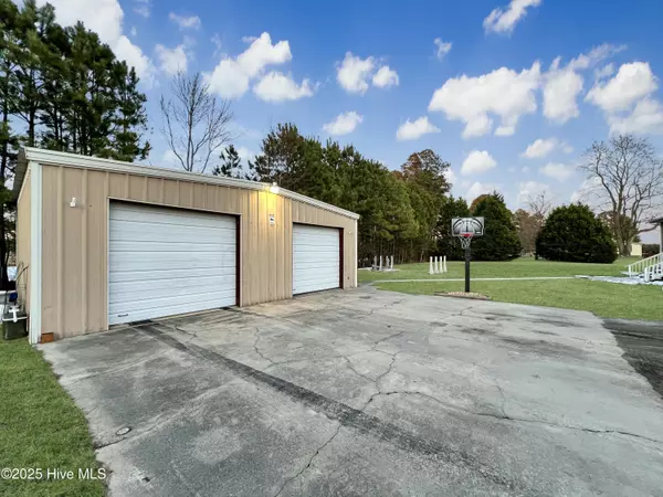 Tyner, NC 27980,511 Icaria RD