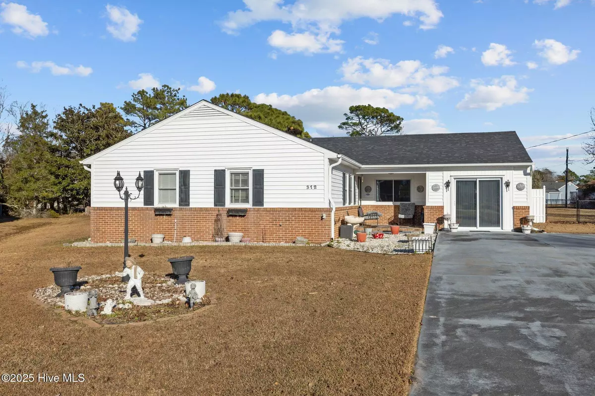 Newport, NC 28570,312 Murdoch RD