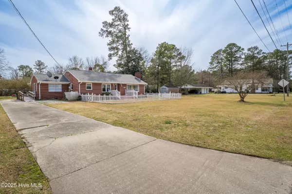 Teachey, NC 28464,113 Mcmillan ST