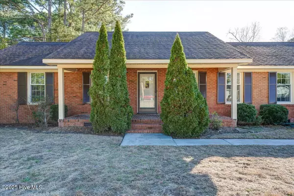 New Bern, NC 28560,6102 Falcon DR
