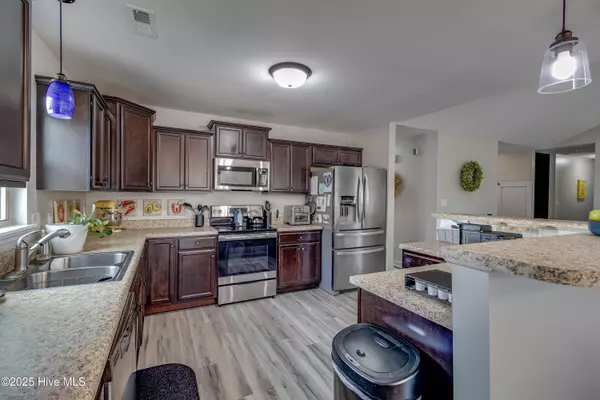 Hubert, NC 28539,208 Peaceful LN