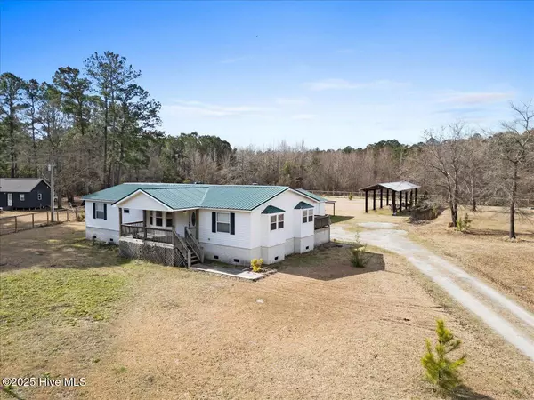 345 Copperhead LN, Burgaw, NC 28425