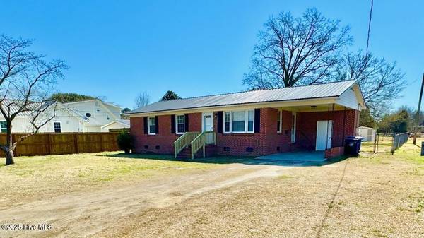 214 E James ST, La Grange, NC 28551