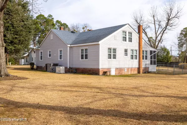 Roseboro, NC 28382,506 E Roseboro ST