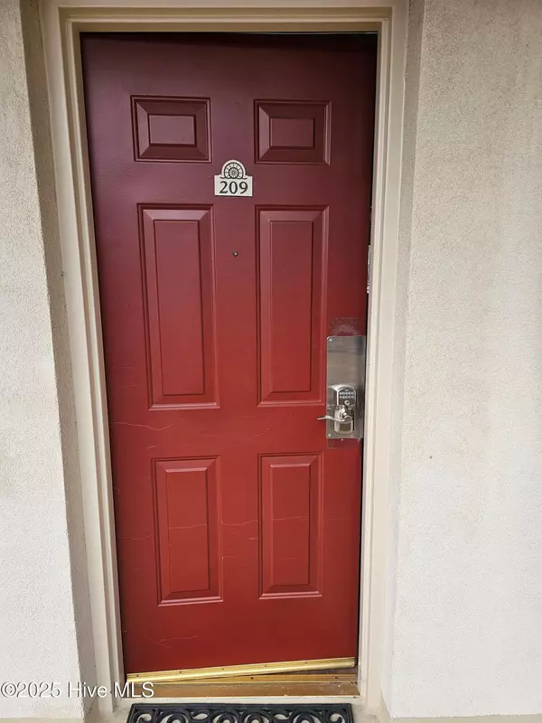 Wilmington, NC 28401,106 N Water ST #209