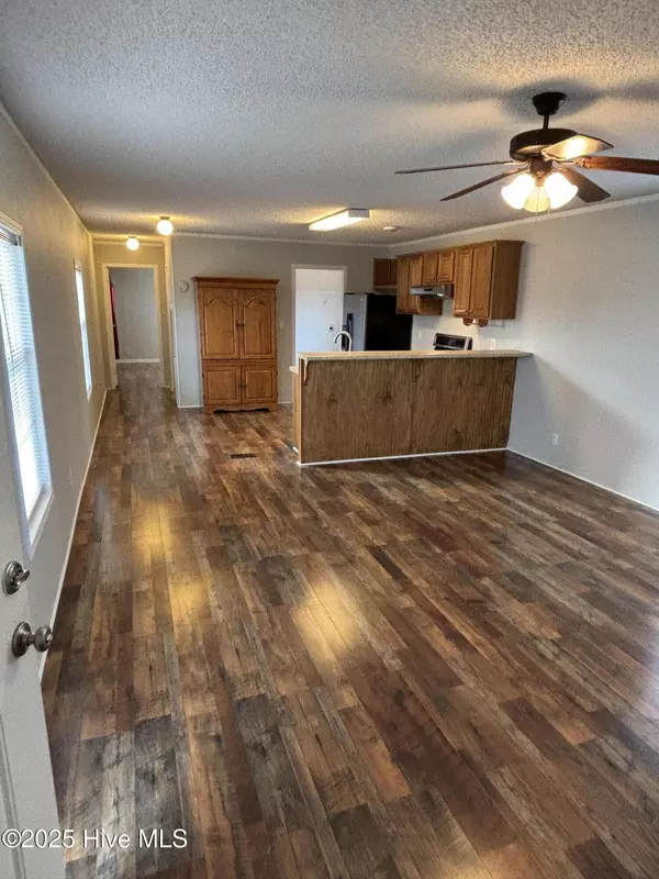 Stantonsburg, NC 27883,831 Parris RD