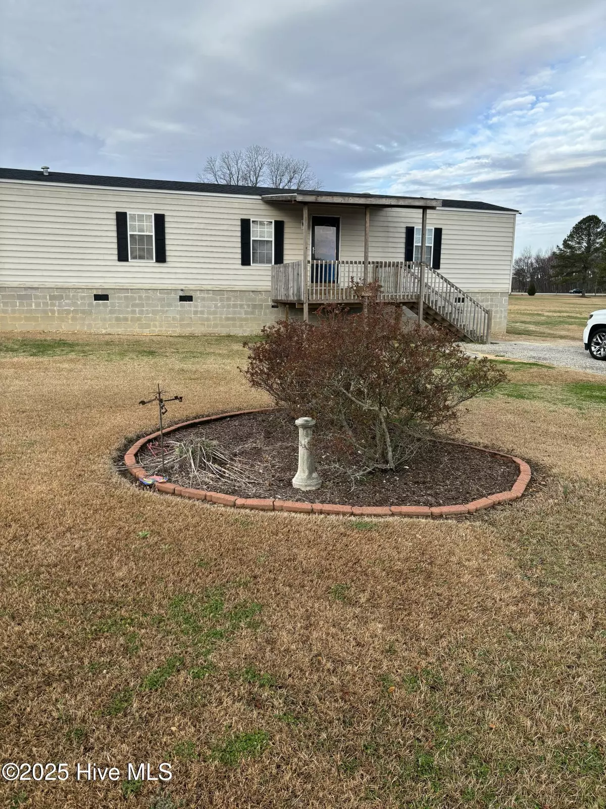 Stantonsburg, NC 27883,831 Parris RD