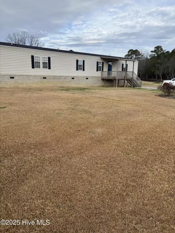 Stantonsburg, NC 27883,831 Parris RD