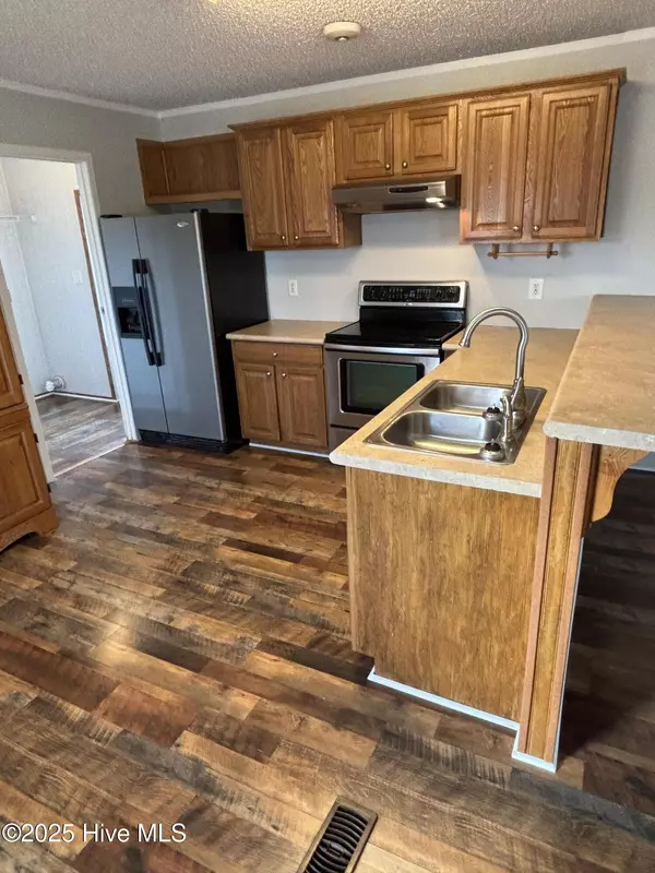 Stantonsburg, NC 27883,831 Parris RD