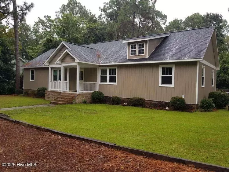 127 E New Jersey AVE, Southern Pines, NC 28387