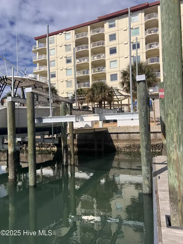 Beaufort, NC 28516,100 Olde Towne Yacht Club DR #Slip E1