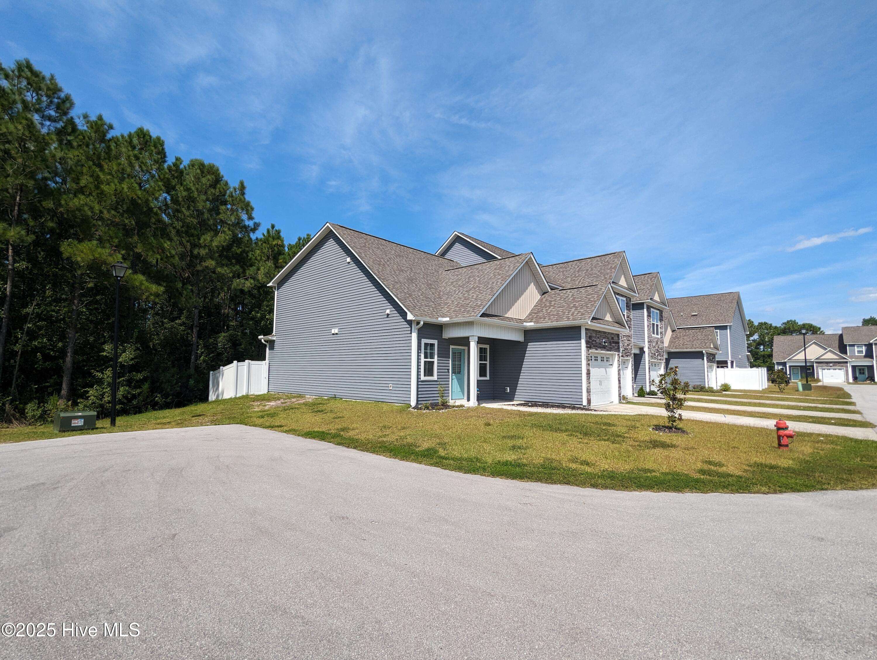 508 Stone Crab LN, Sneads Ferry, NC 28460