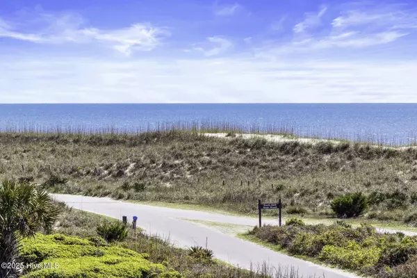 Bald Head Island, NC 28461,225 W Bald Head Wynd