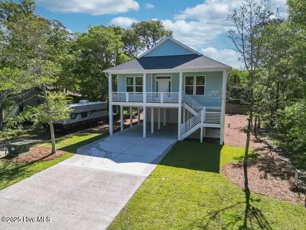 102 SE 6th ST, Oak Island, NC 28465