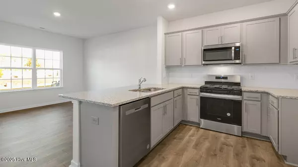 New Bern, NC 28562,1006 Bayard Wootten WAY