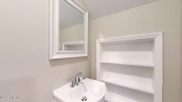 Greenville, NC 27858,101 David DR #B7