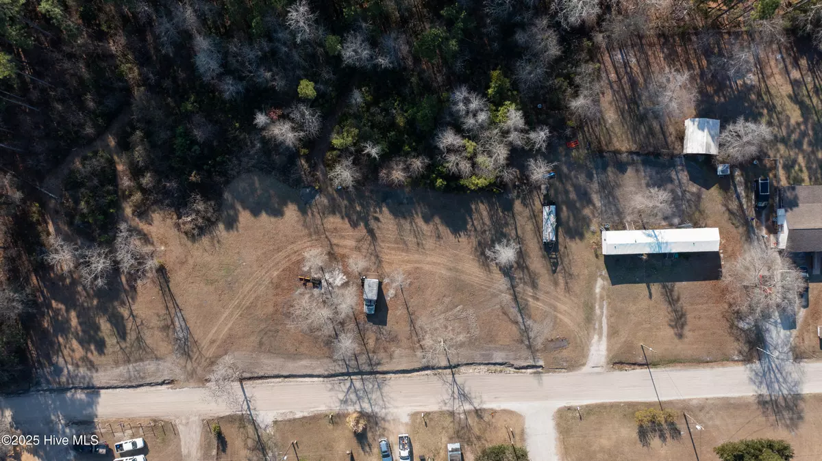 Hubert, NC 28539,143 Wildcat Pond RD