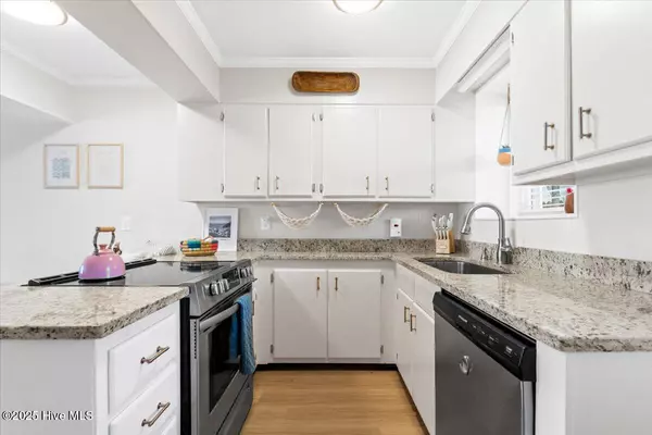 Holden Beach, NC 28462,298 Ocean BLVD W ## 103