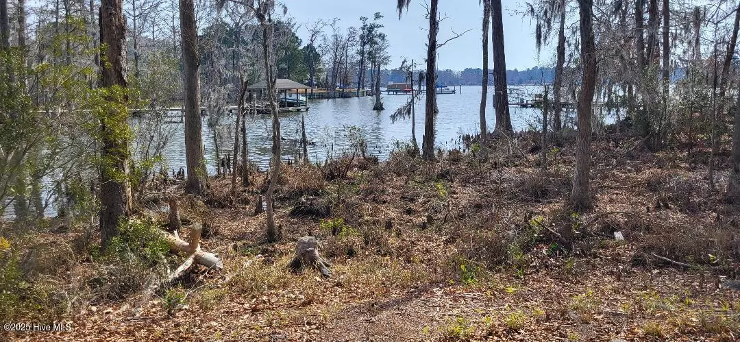 Hertford, NC 27944,113 S South Fork CT