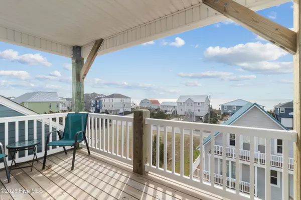 Surf City, NC 28445,318 N Topsail DR
