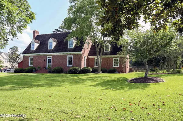 Swansboro, NC 28584,661 Main Street Ext