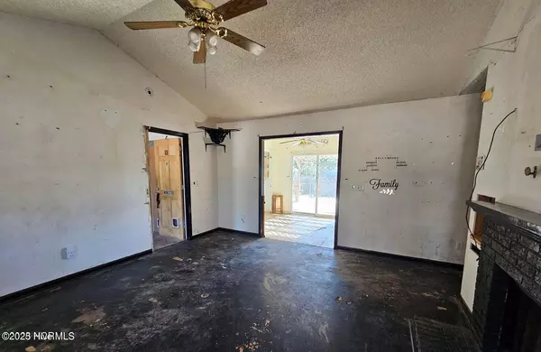 Hubert, NC 28539,112 Avon DR