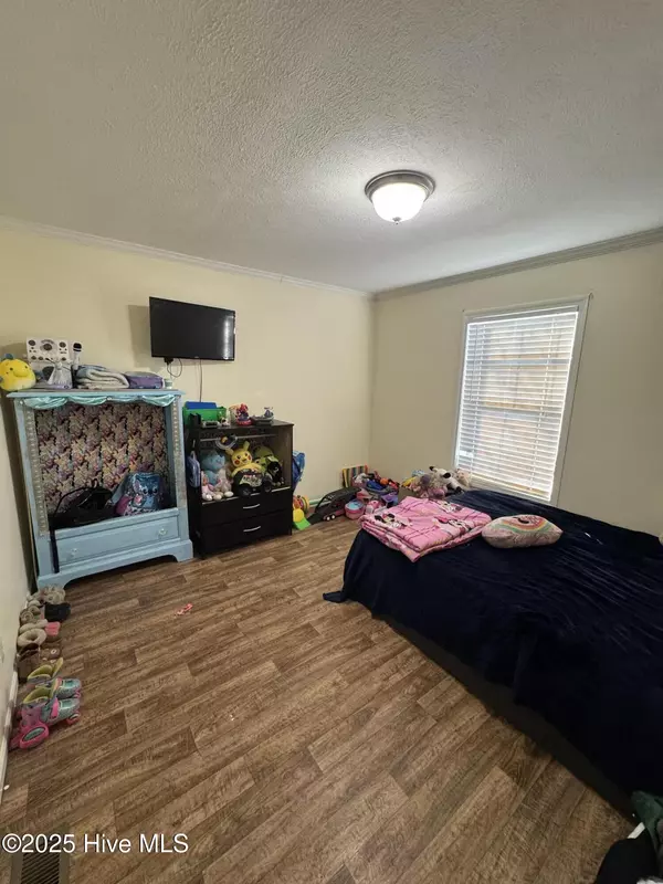 Hubert, NC 28539,174 Sanders DR