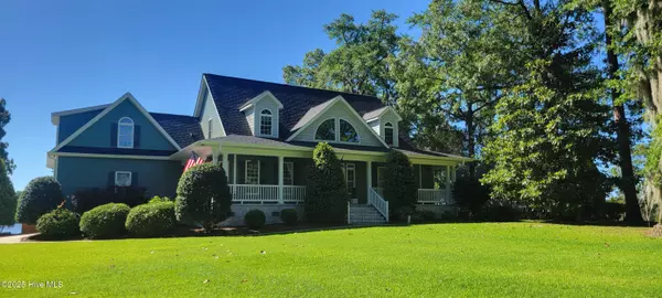 609 Long Point RD, Chocowinity, NC 27817