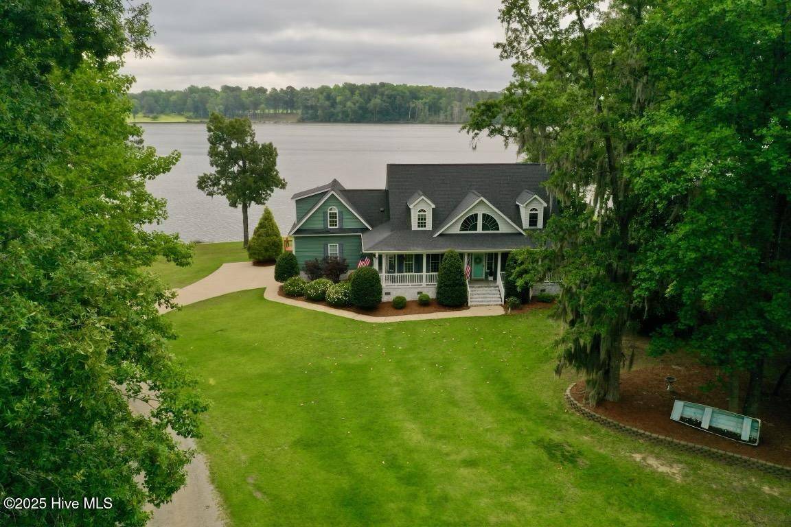 Chocowinity, NC 27817,609 Long Point RD
