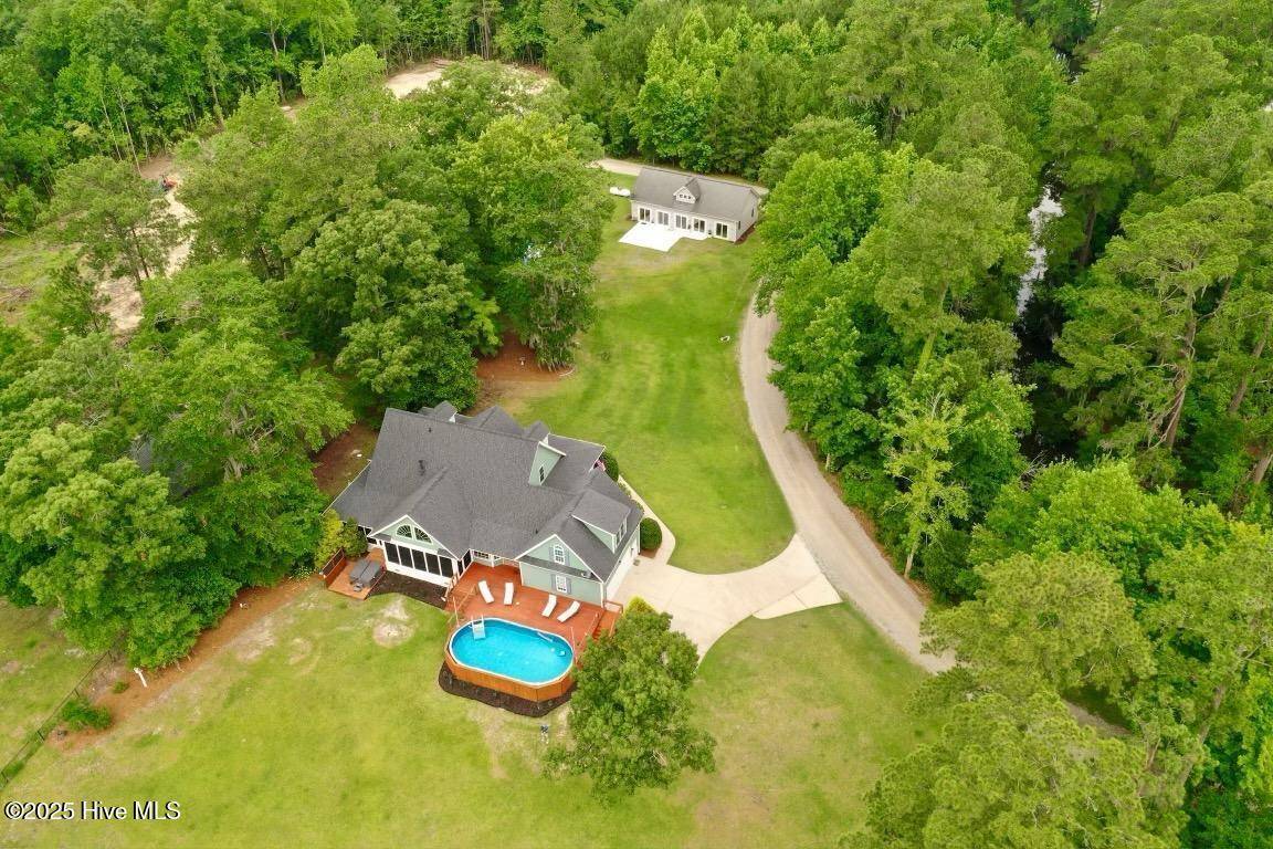 Chocowinity, NC 27817,609 Long Point RD