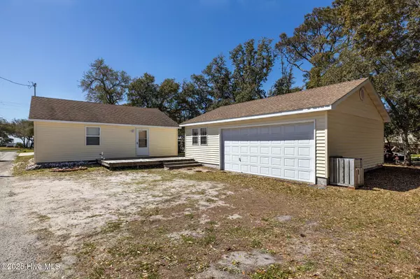 Harkers Island, NC 28531,113 George Rose LN