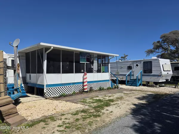 90 & 92 Pelican ST, North Topsail Beach, NC 28460