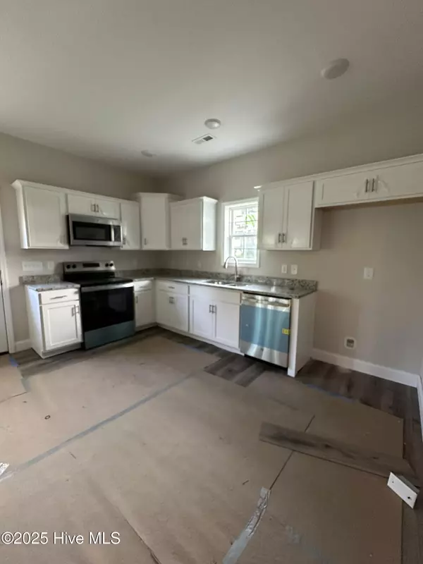 Stella, NC 28582,204 Shadow Grass CT