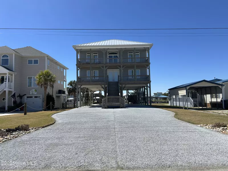 9091 9th ST, Surf City, NC 28445