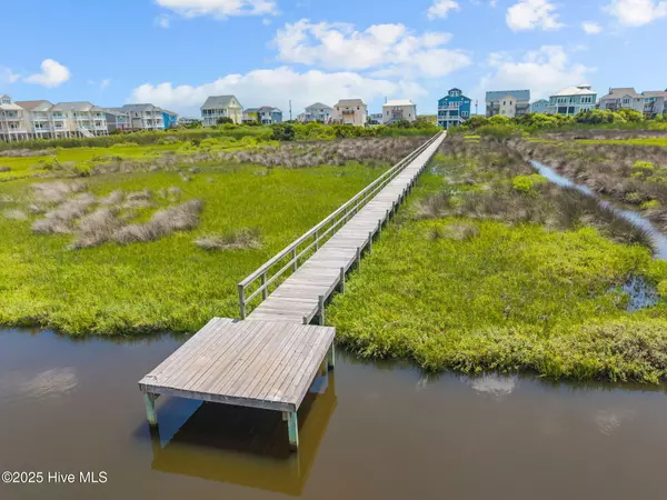 North Topsail Beach, NC 28460,3779 Island DR
