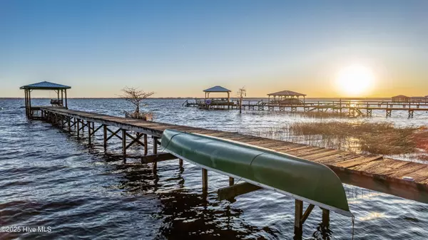 Lake Waccamaw, NC 28450,701 Robeson AVE