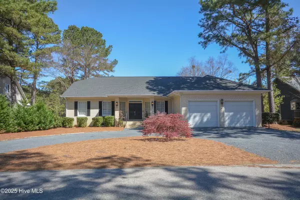 1135 Greenbriar DR, Vass, NC 28394