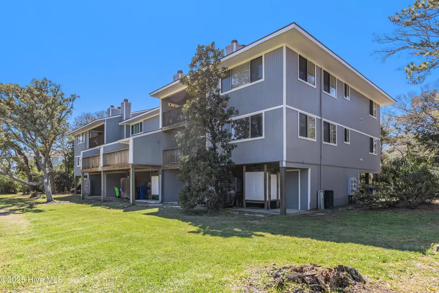 38 Bunker CT, Caswell Beach, NC 28465