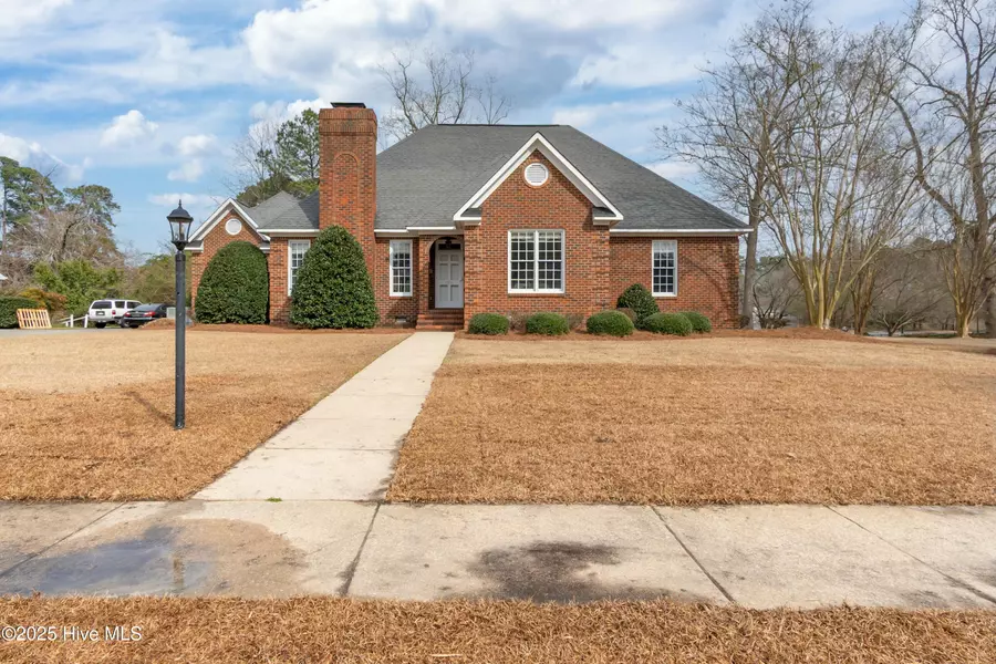 1301 Par DR, Kinston, NC 28504