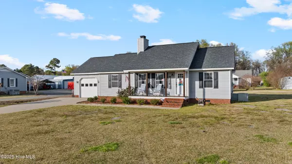 105 Olive LN, Mount Olive, NC 28365